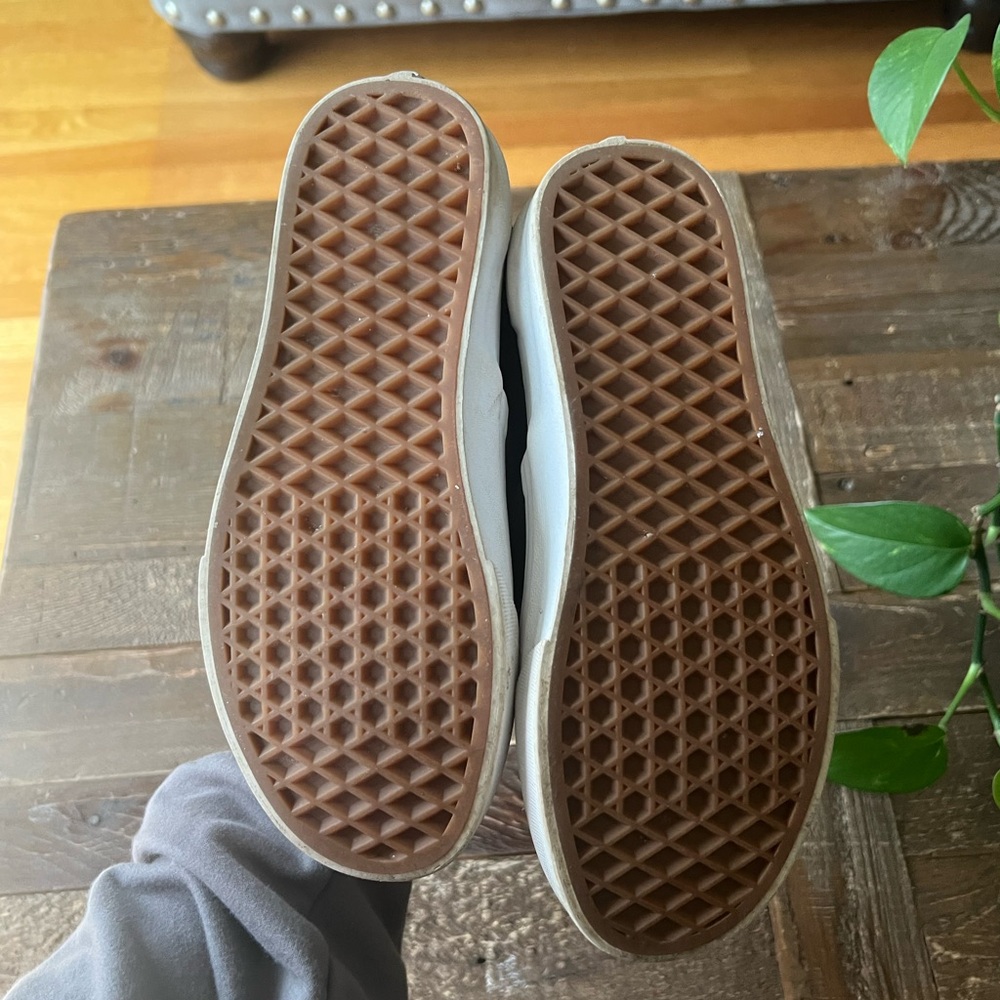 Vans - Picture 3 of 4